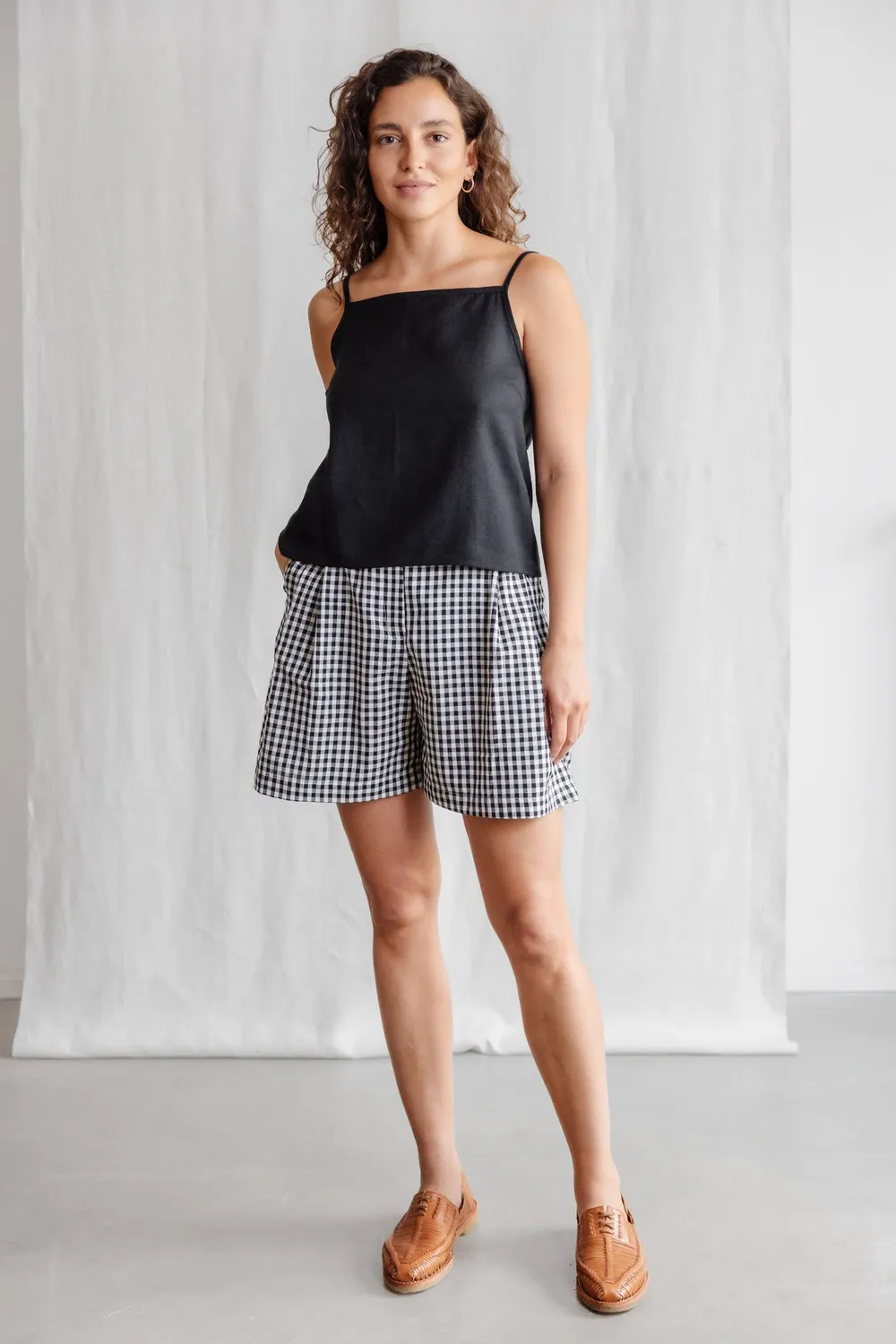 Jyoti Lilaa Black canotta canapa Tencel