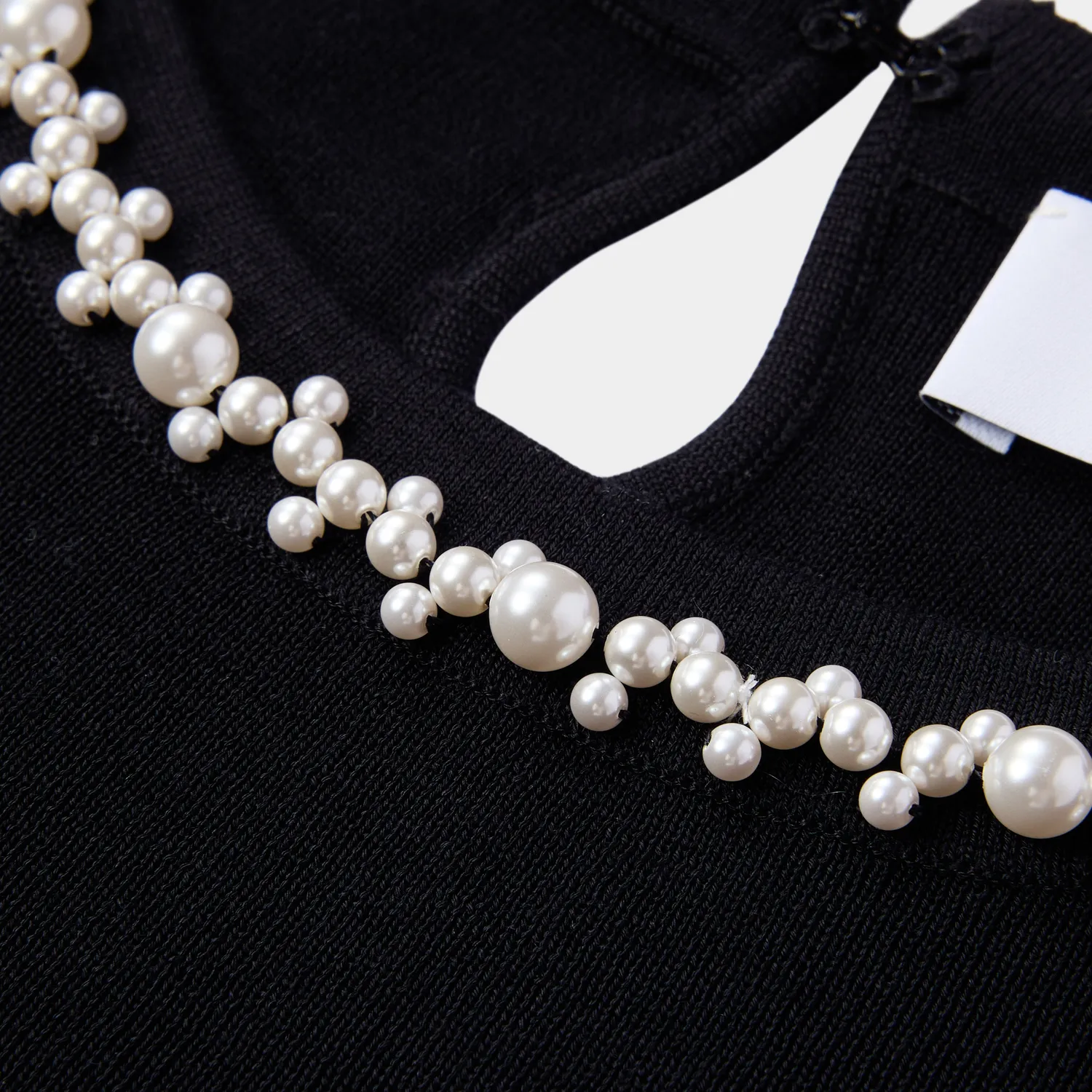 Ports Chic Pearl top nero in seta di gelso con perle