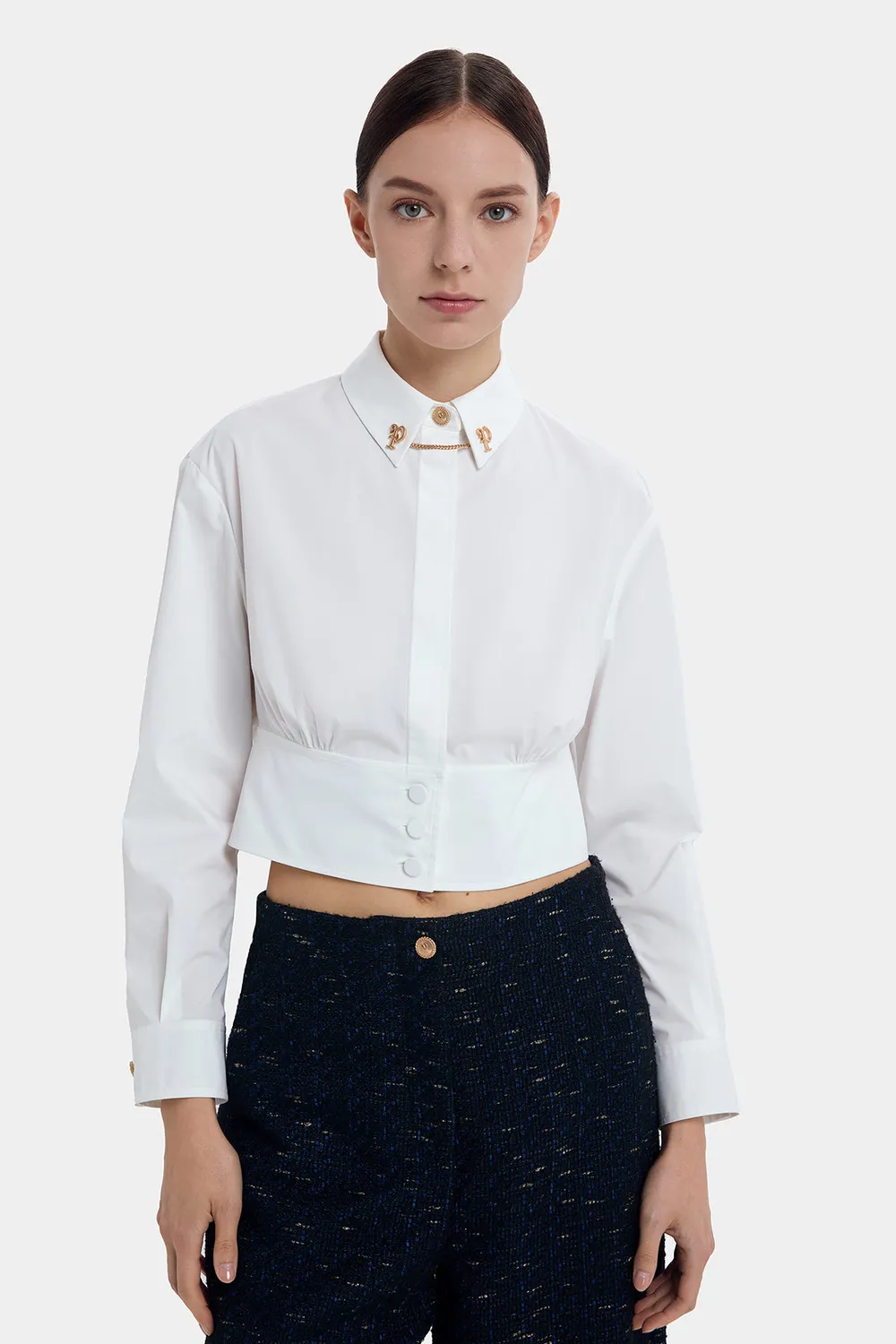 PORTS Retro P Pins camicia crop bianca con spille
