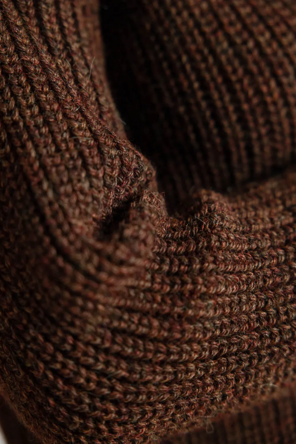 Jyoti Tacna maglione dolcevita cioccolato baby alpaca