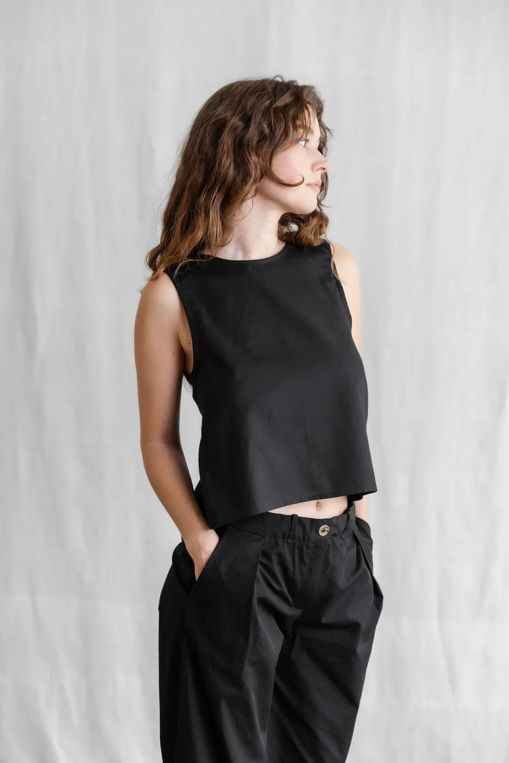 Jyoti Osra top cotone bio nero scollo schiena