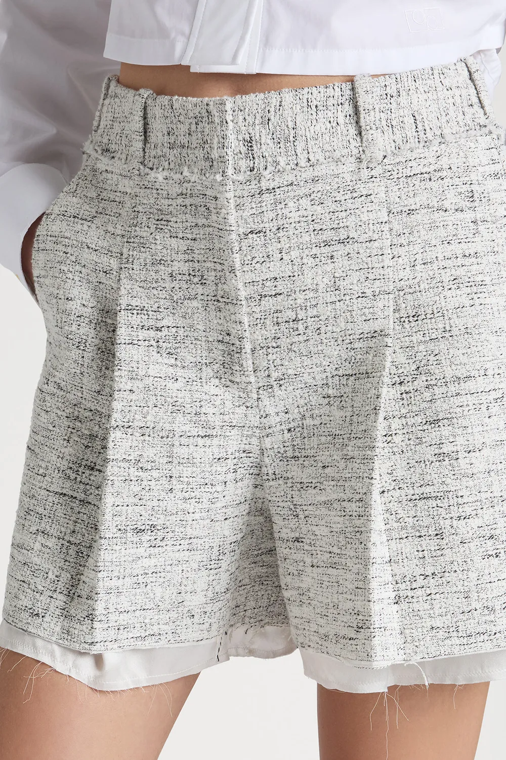 PORTS Chic Trimmed Tweed bermuda nero e bianco rifinito