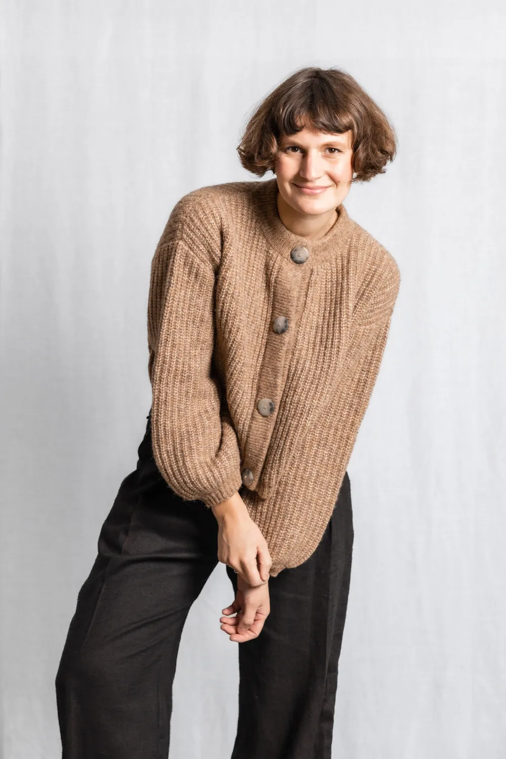 Jyoti Betana cardigan baby alpaca cammello maglia grossa oversize