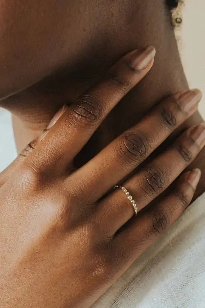 Jyoti Rivaali anello in ottone con perline misura 52-60