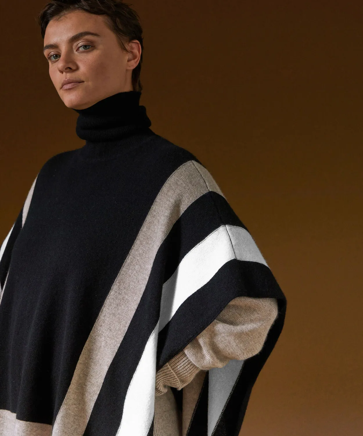 Rodier poncho cashmere collo alto nero oversize donna