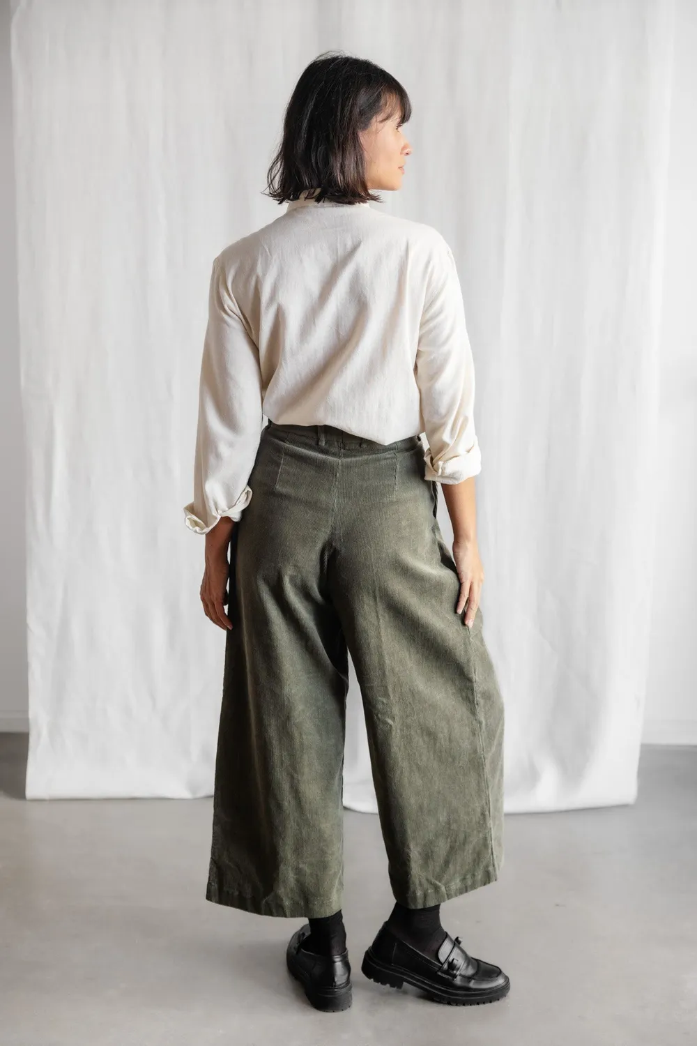 Jyoti Awasi culotte velluto cotone pistacchio larghe