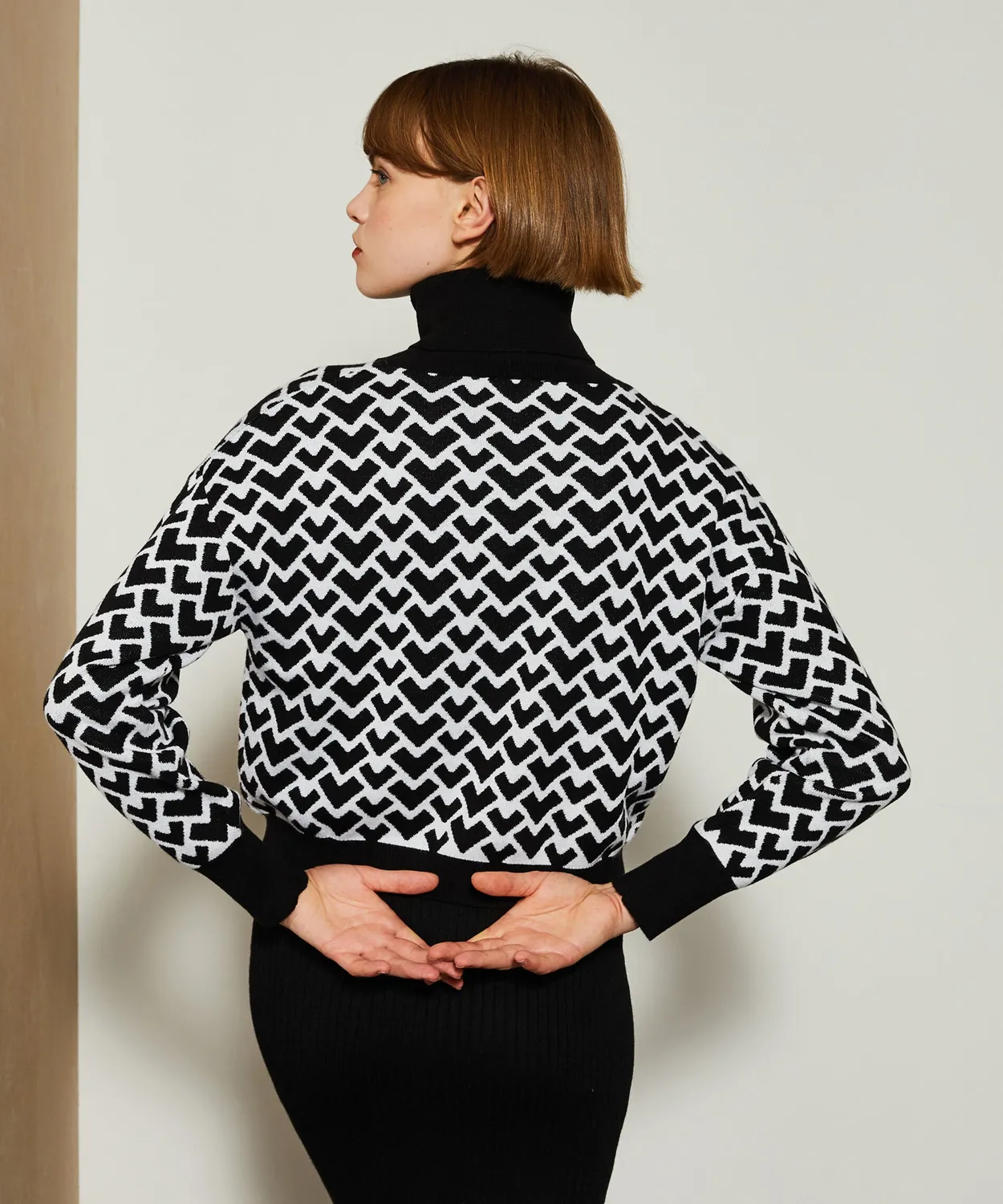 Rodier maglione corto jacquard collo alto nero