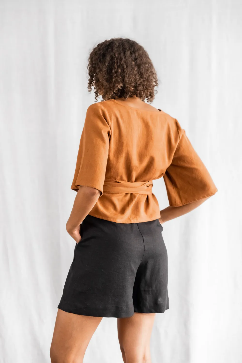 Jyoti Fair Works Vasanta blusa cotone nocciola scollo a V