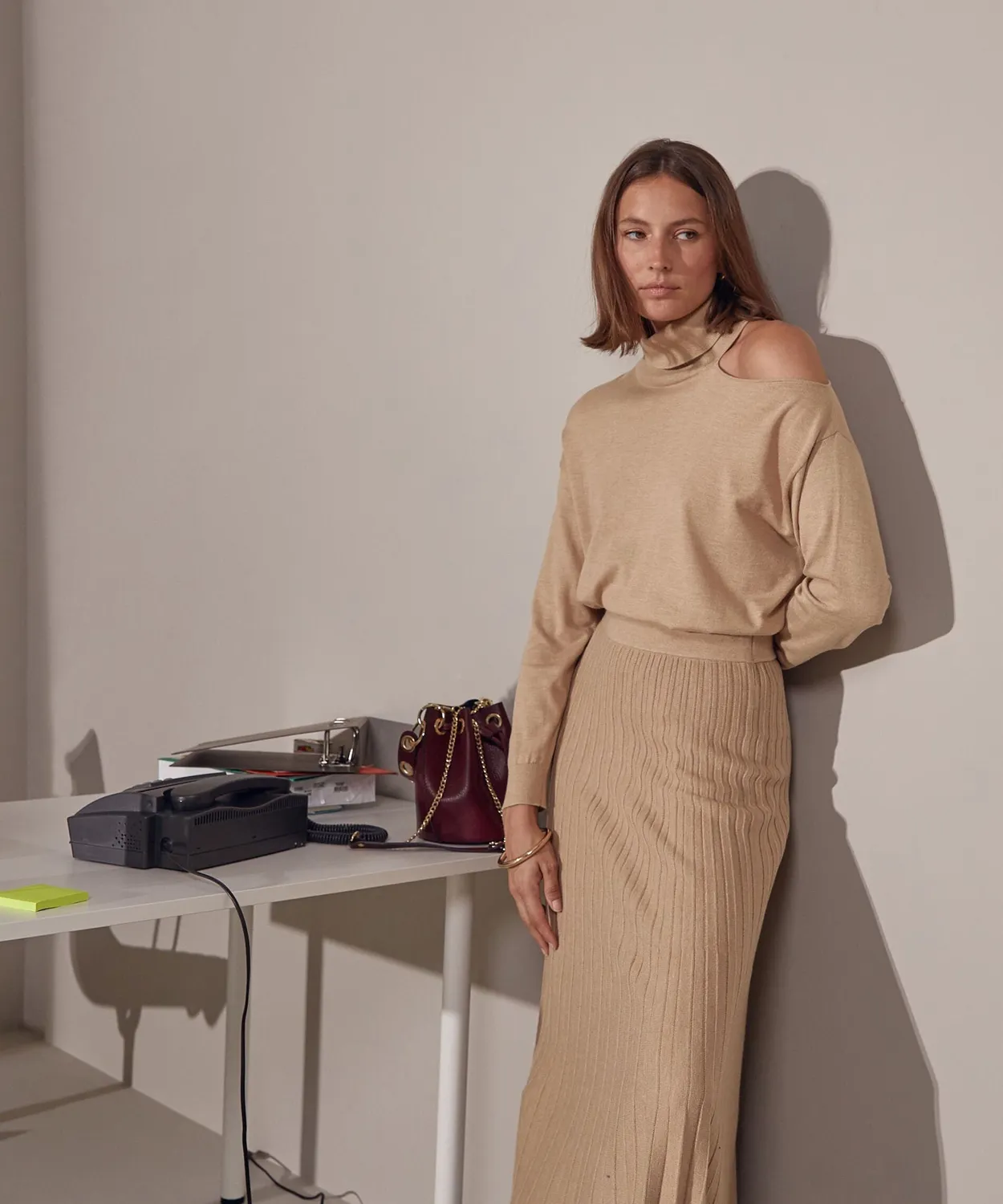 Rodier Maglione dolcevita spalla aperta marrone moka maglia fine