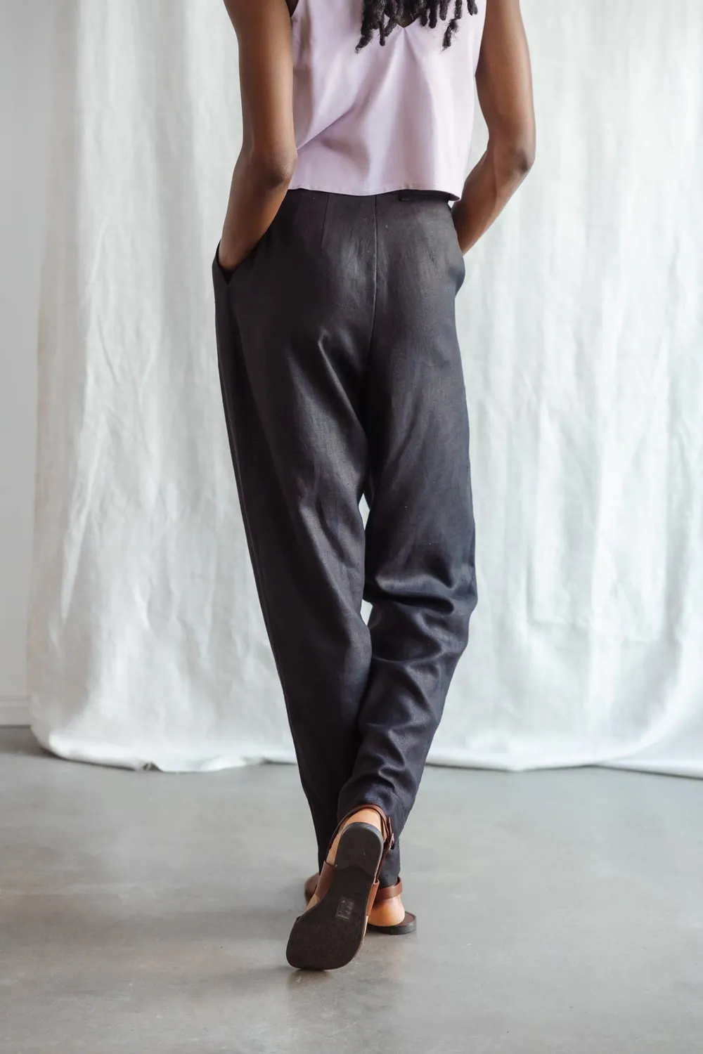 Jyoti Vishraam pantaloni neri canapa tencel