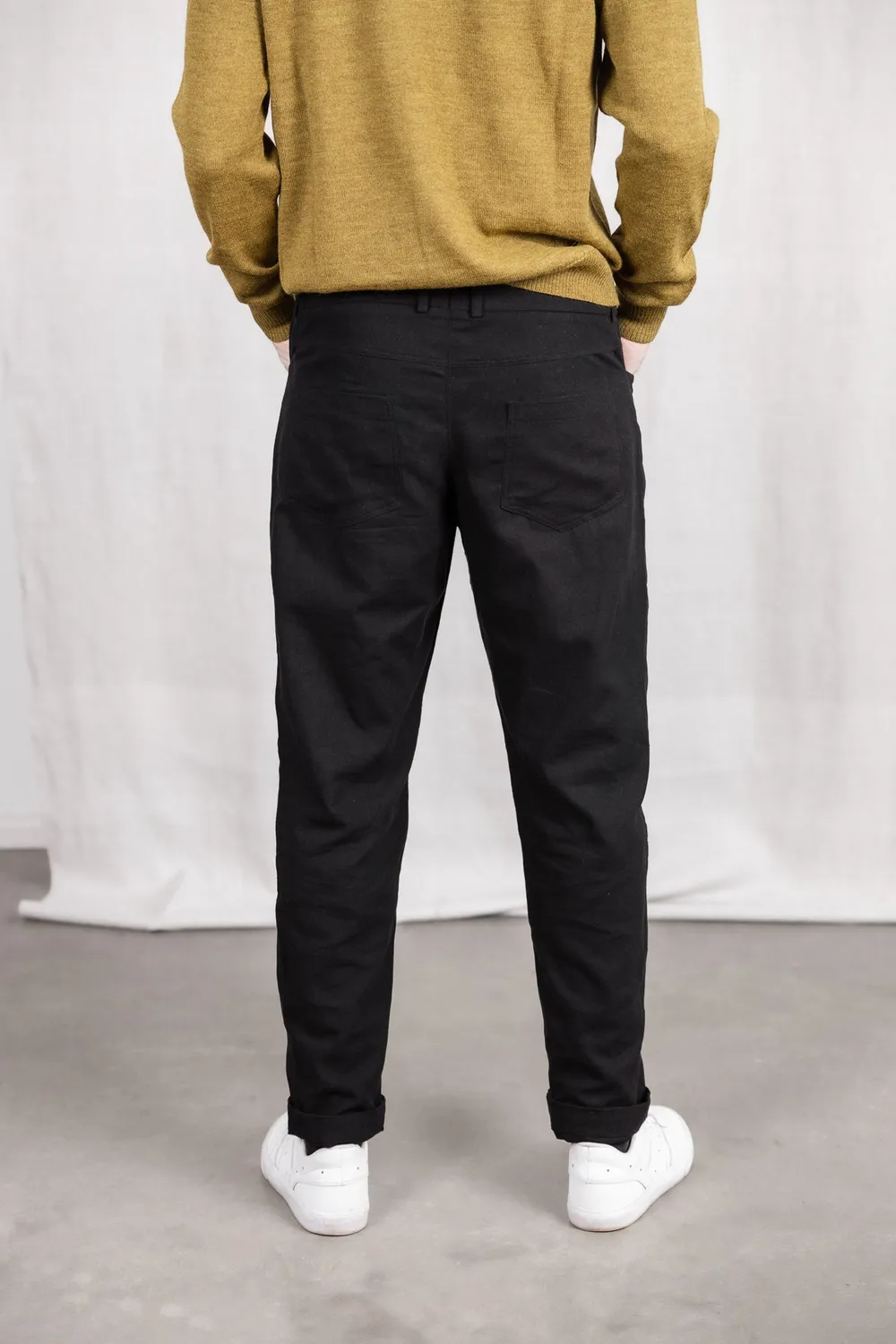 Jyoti Prakrit pantaloni neri cotone tasche