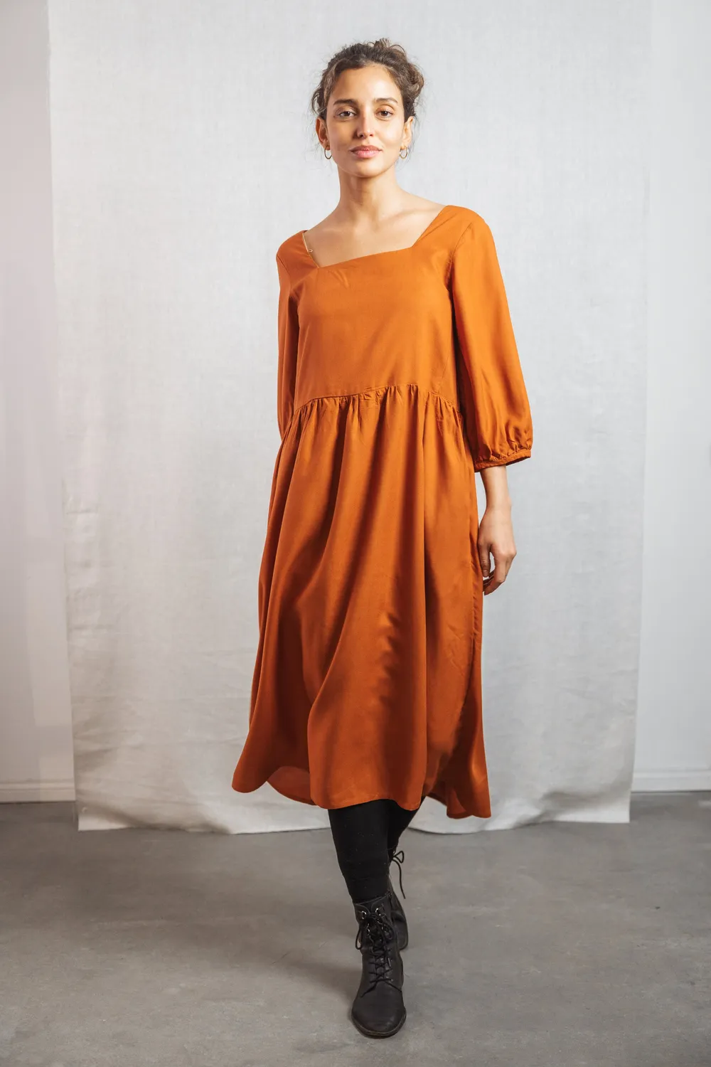 Jyoti Fair Works Rachana vestito ruggine maniche