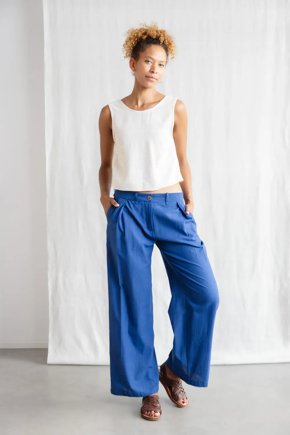 Jyoti Meghana pantaloni cotone bio cobalto larghi