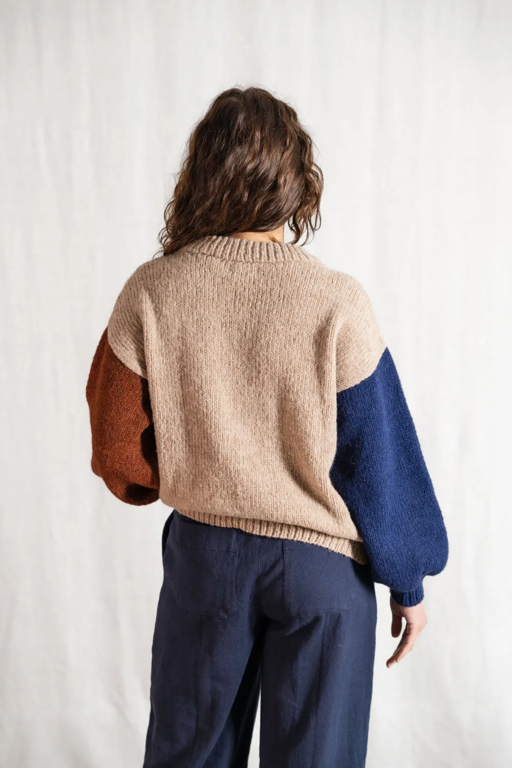 Jyoti Lupuna maglione sabbia baby alpaca oversize
