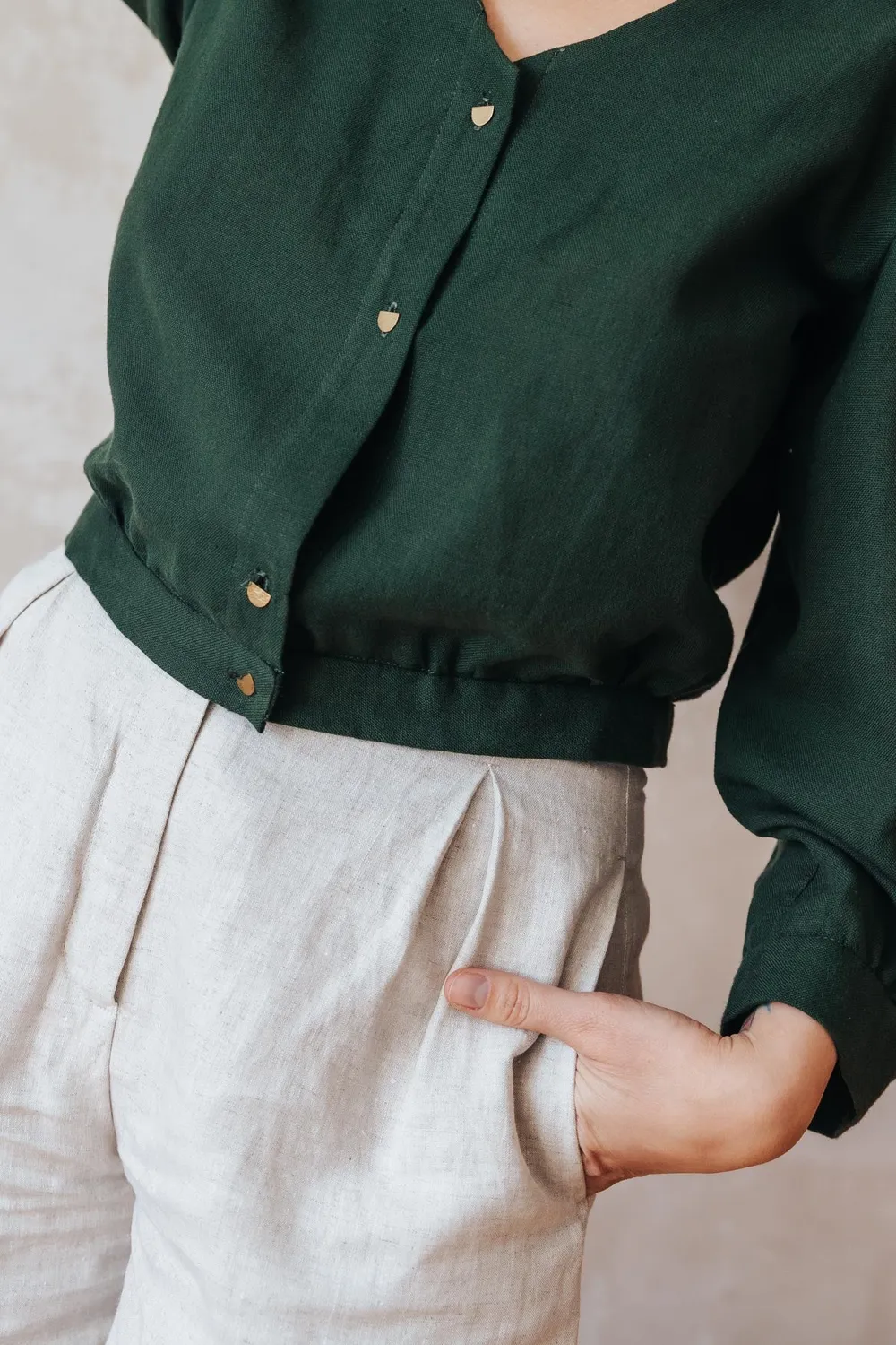 Jyoti Sahay Olive blusa crop cotone maniche palloncino