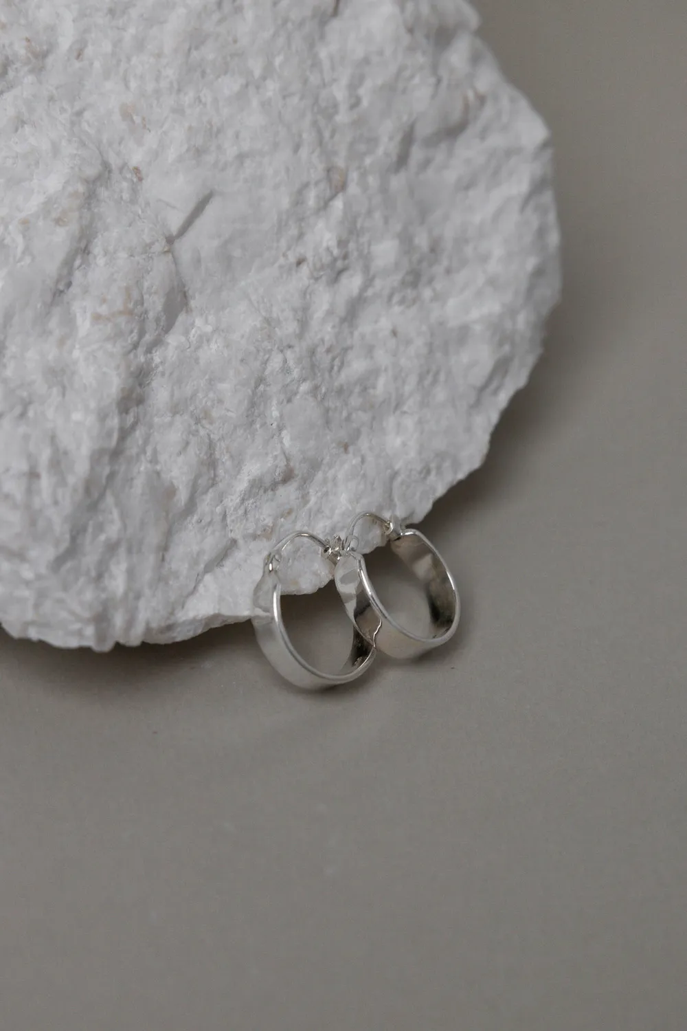 Jyoti Fair Works Chauda orecchini cerchio argento