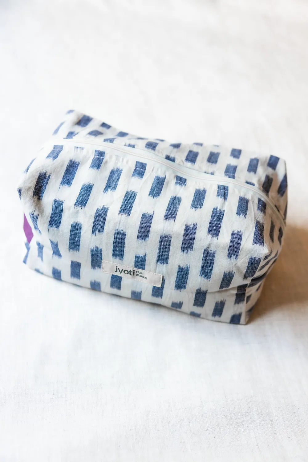 Jyoti Phavvaara beauty case cotone ikat bianco grande