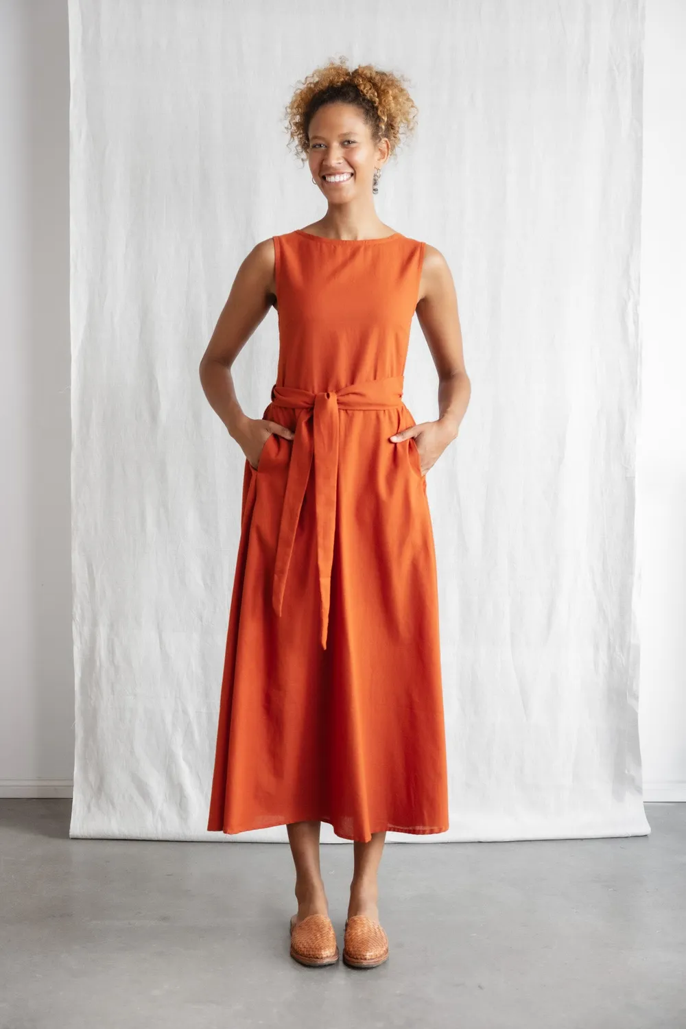 Jyoti Khushi vestito midi terracotta scollo schiena