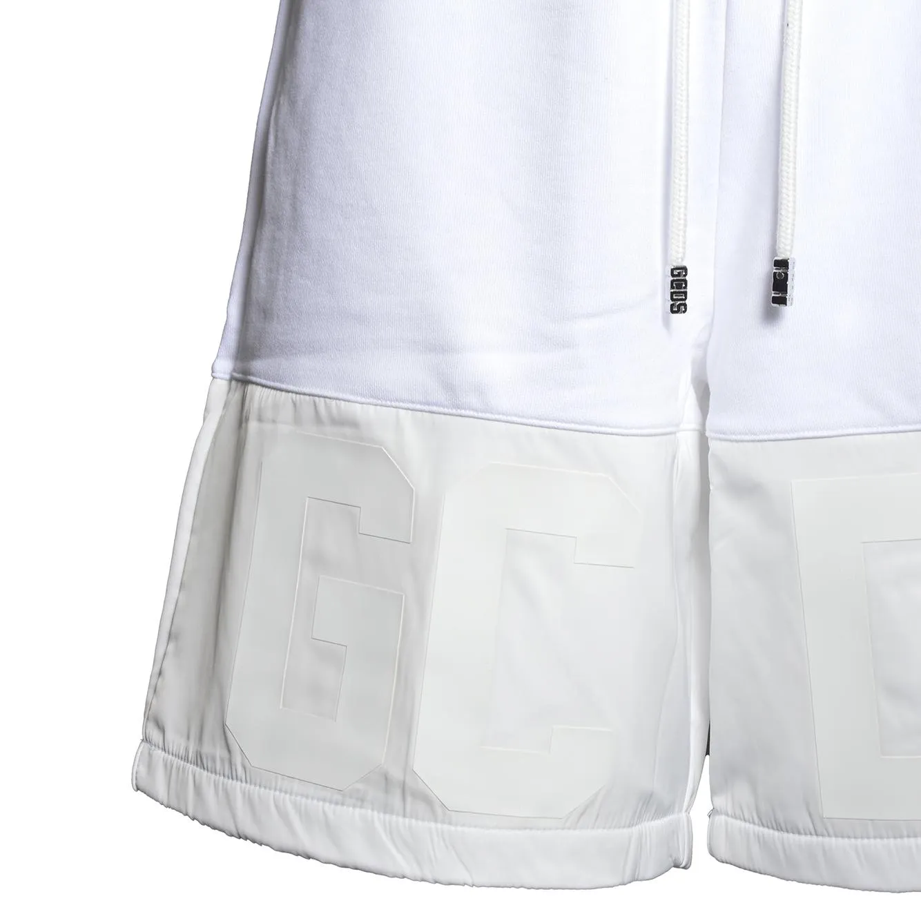 GCDS Z0MLQL230F004 bermuda bianca logo tonale