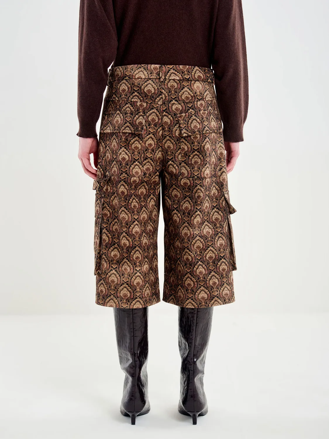 Vicolo Bermuda fantasia jacquard neri con tasconi laterali