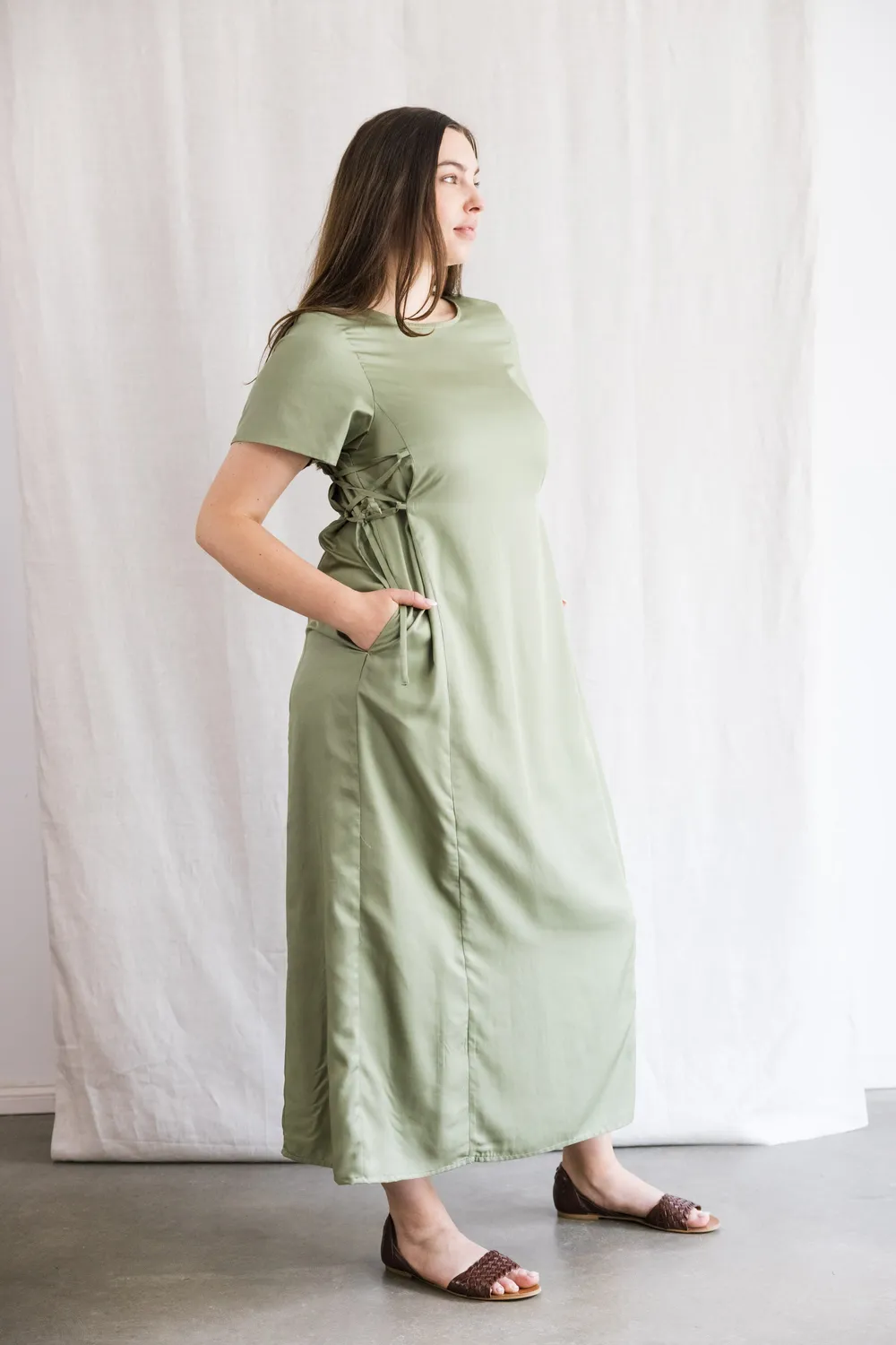 Jyoti Ishani abito modal matcha lungo allacciato