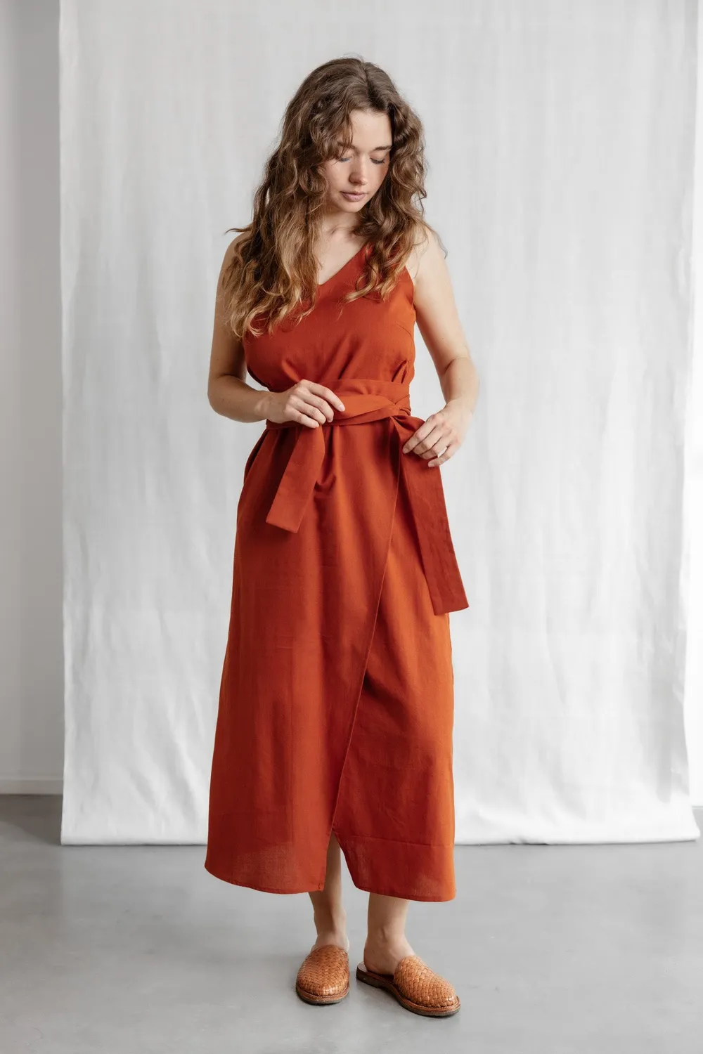 Jyoti Agnila abito midi cotone terracotta