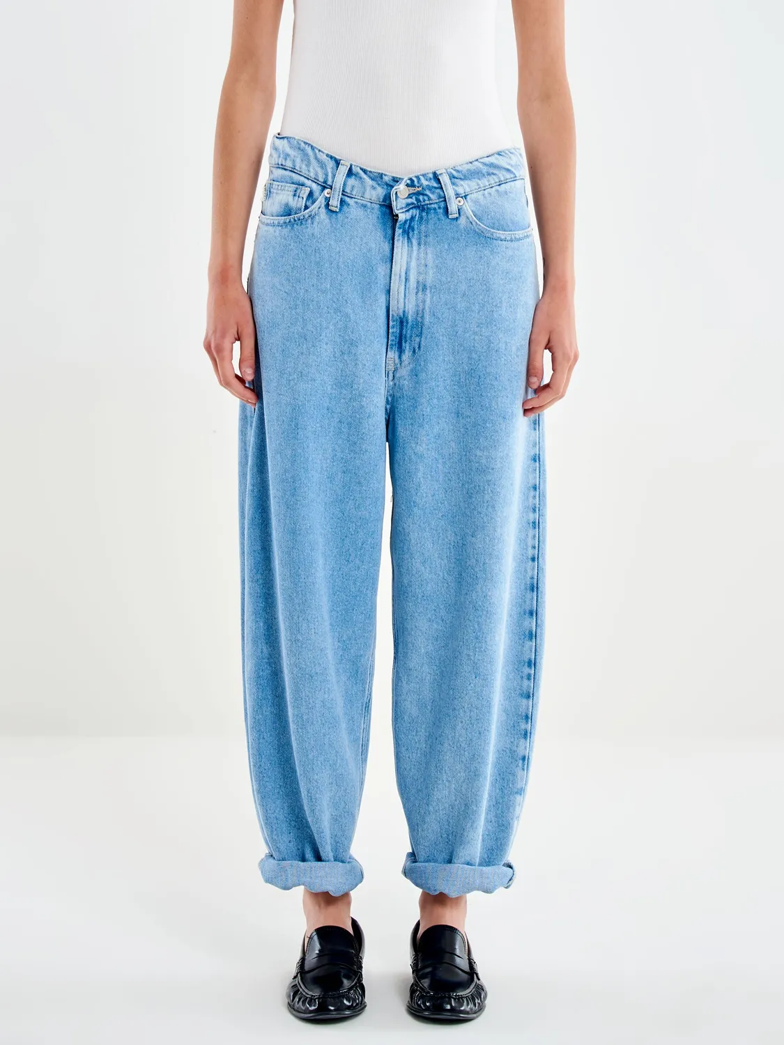 Vicolo Laila jeans relaxed blu lyocell con risvolto