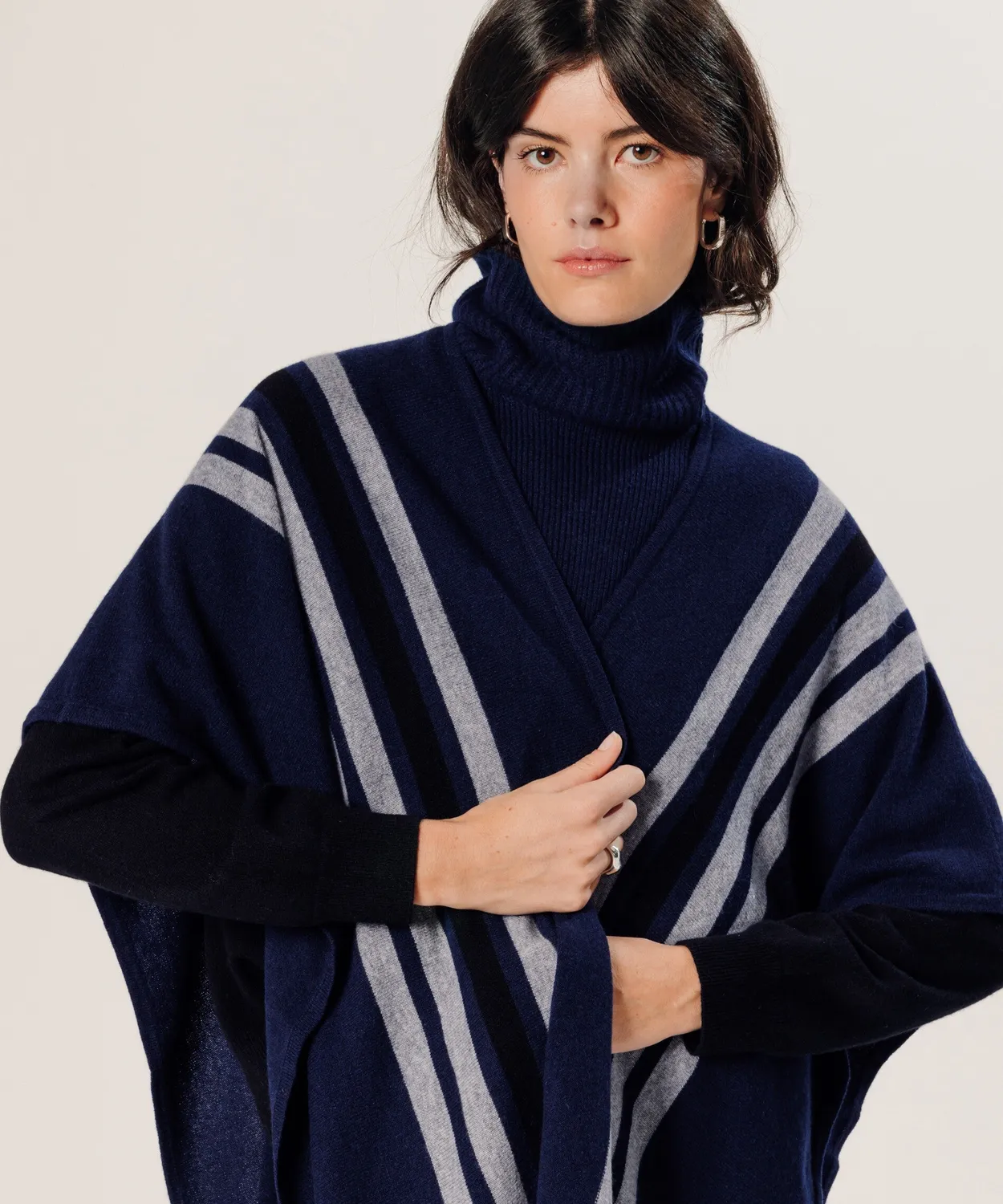 Rodier Stola in cashmere blu navy frange 2 strati