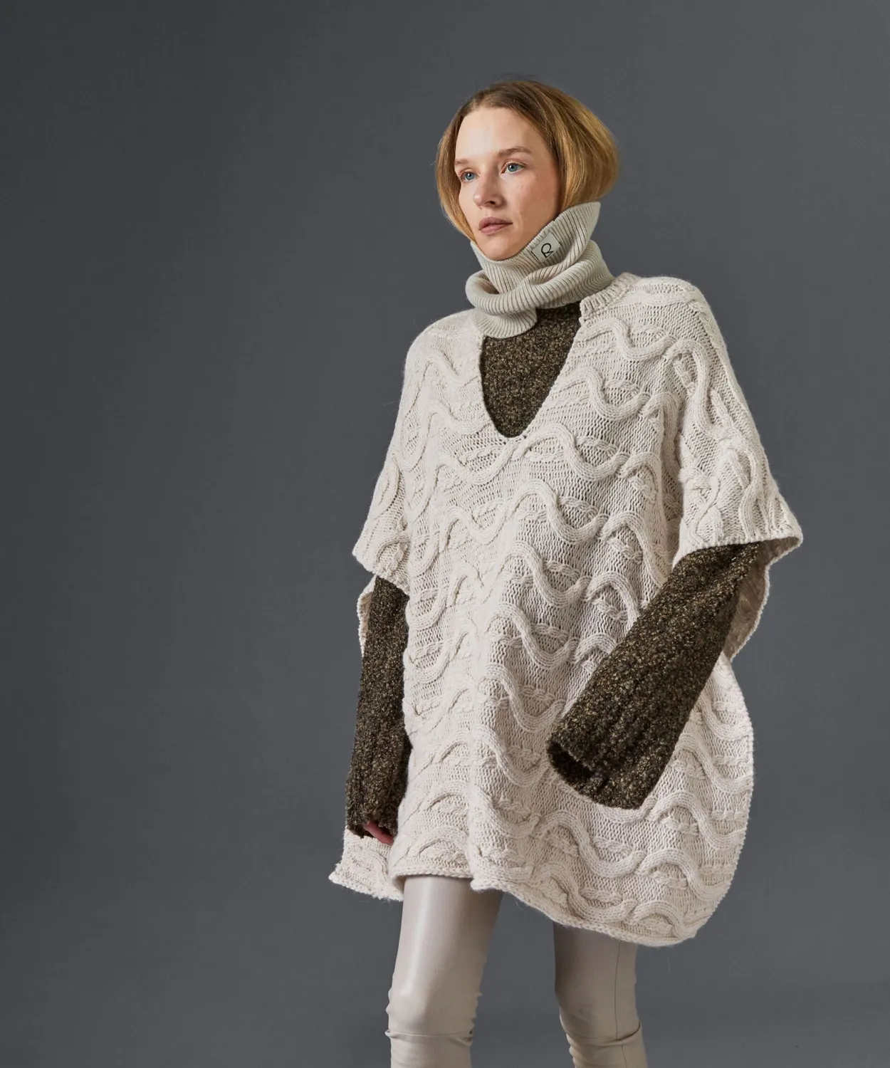 Rodier Poncho maglia ritorta Ecru scollo V
