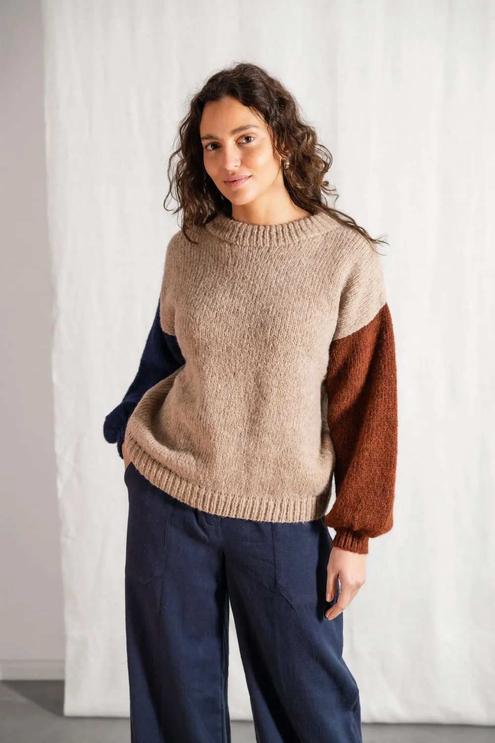 Jyoti Lupuna maglione sabbia baby alpaca oversize