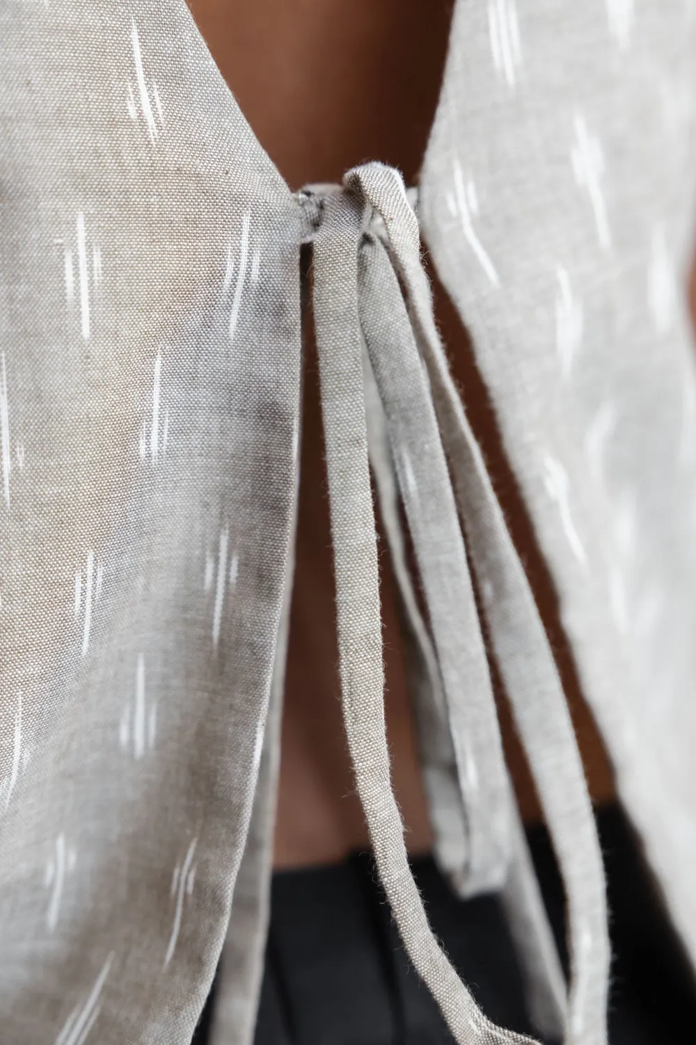 Jyoti Osra Ikat top cotone bio allacciato