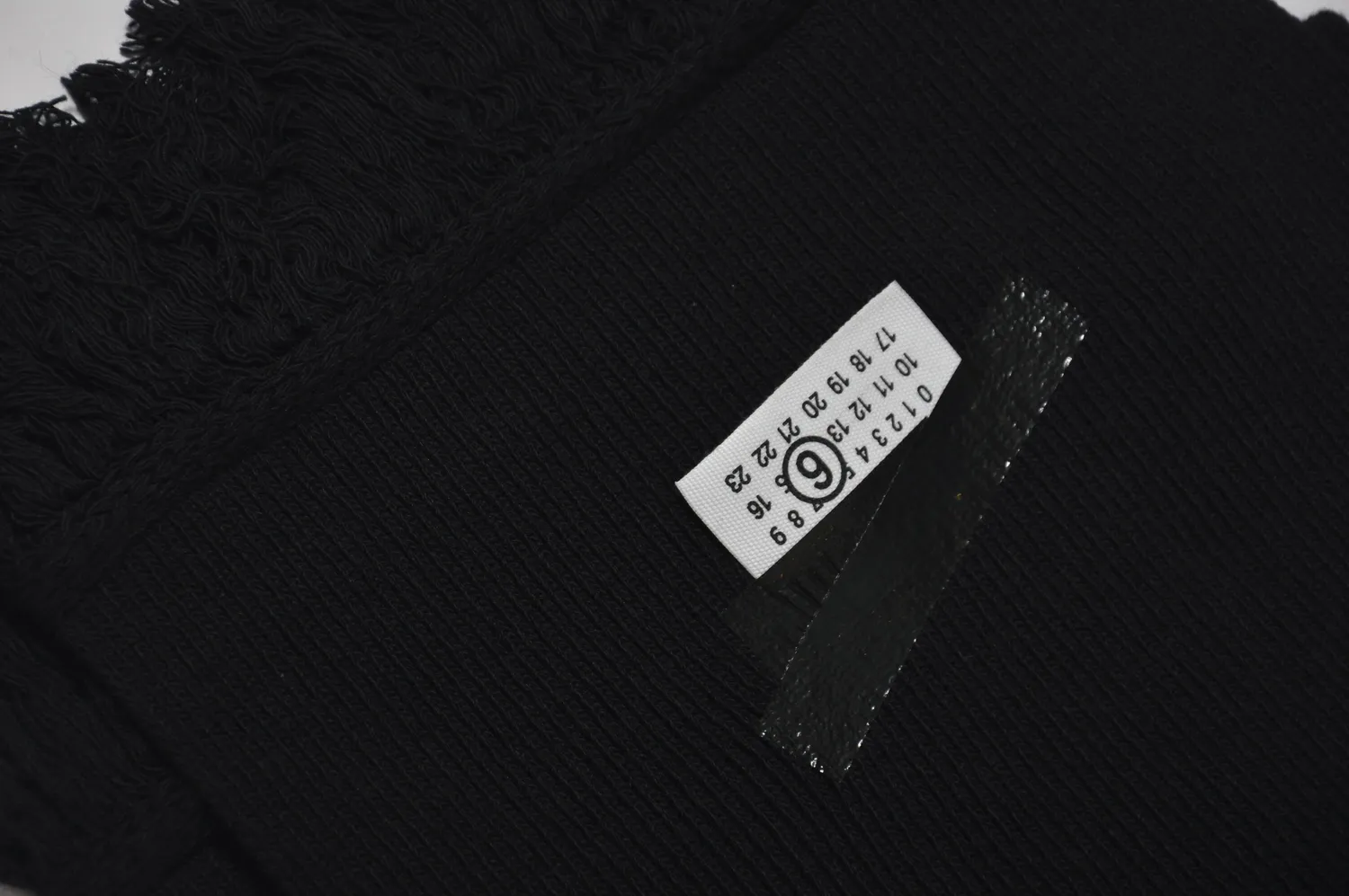 MM6 Maison Margiela SH2TE0004 sciarpa nera lana