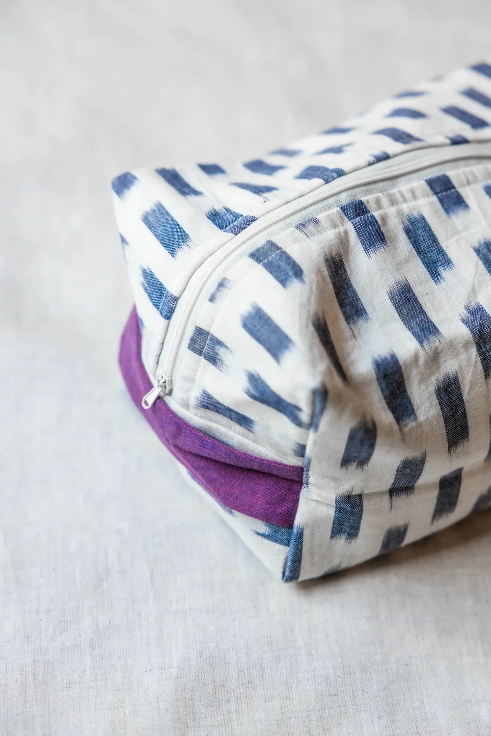 Jyoti Phavvaara beauty case cotone ikat bianco grande