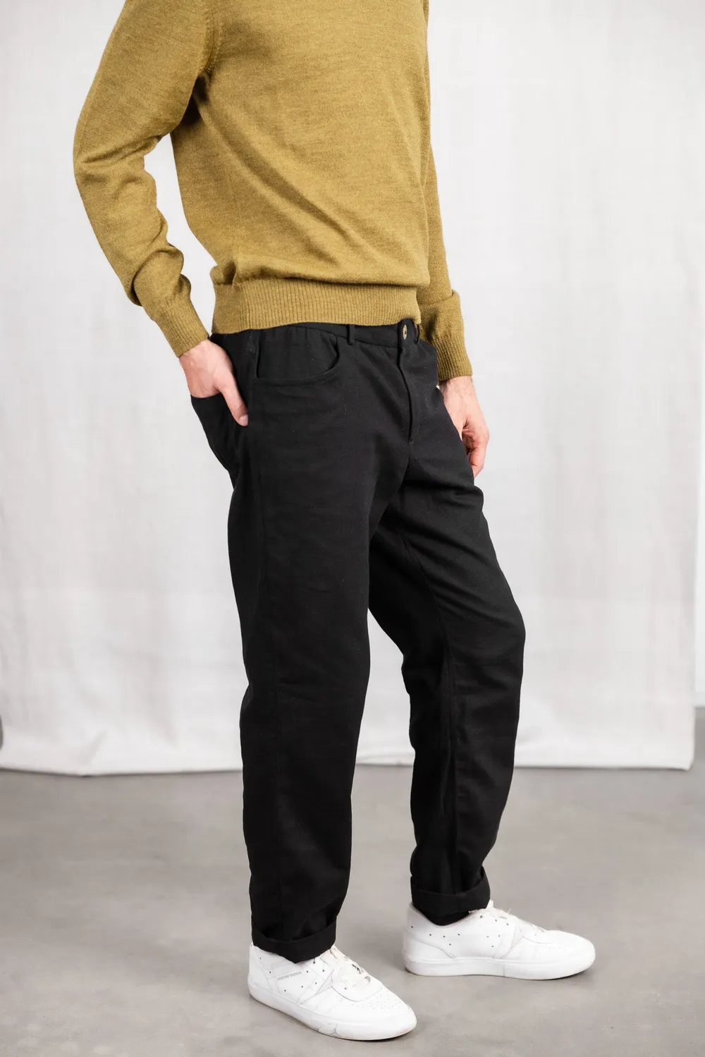 Jyoti Prakrit pantaloni neri cotone tasche