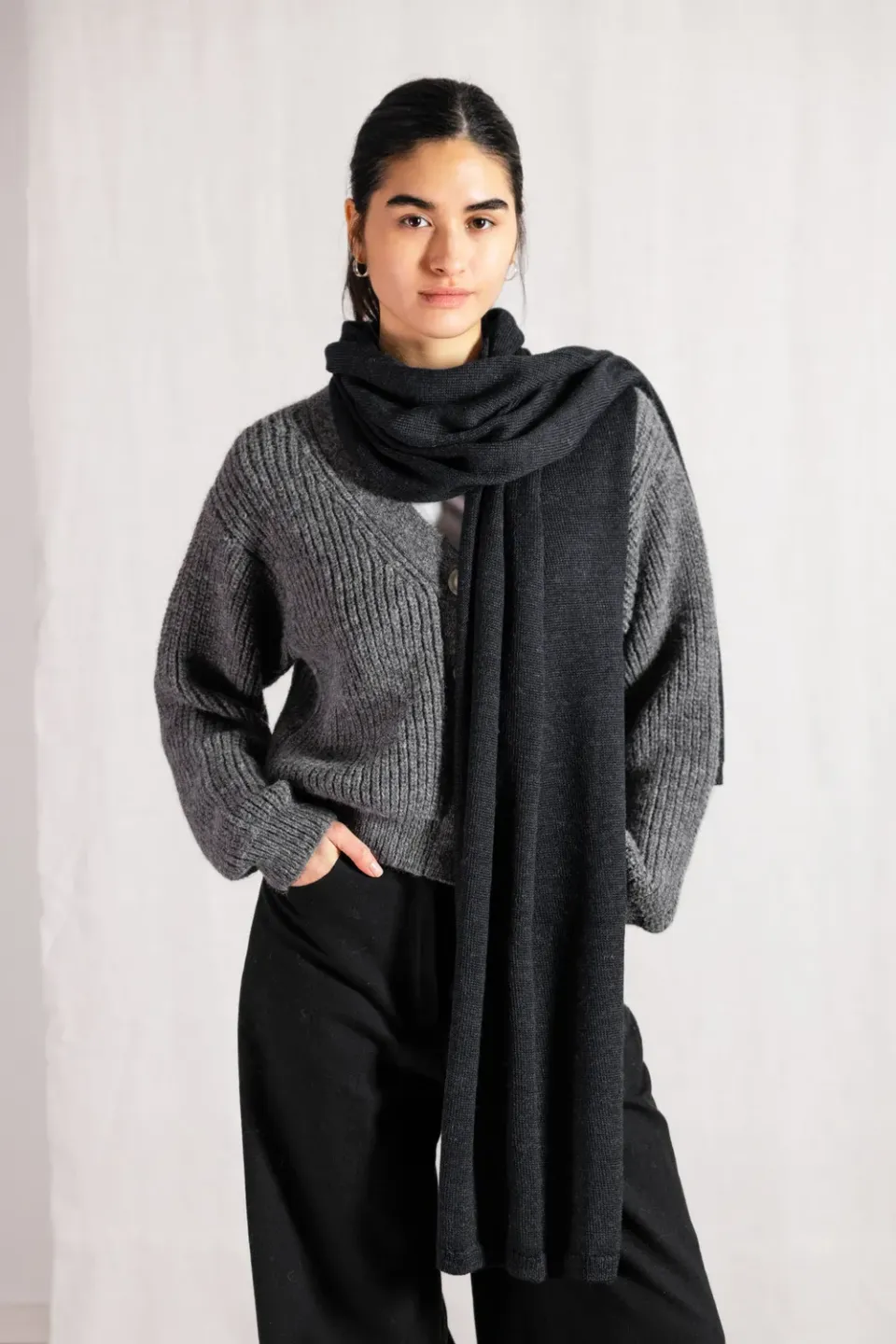 Jyoti Paracas sciarpa baby alpaca nera