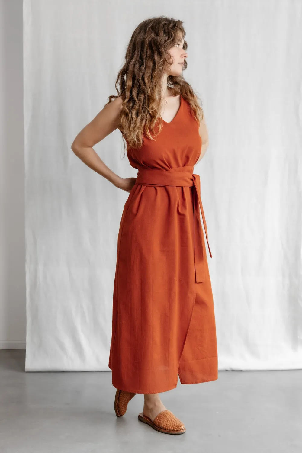 Jyoti Agnila abito midi cotone terracotta