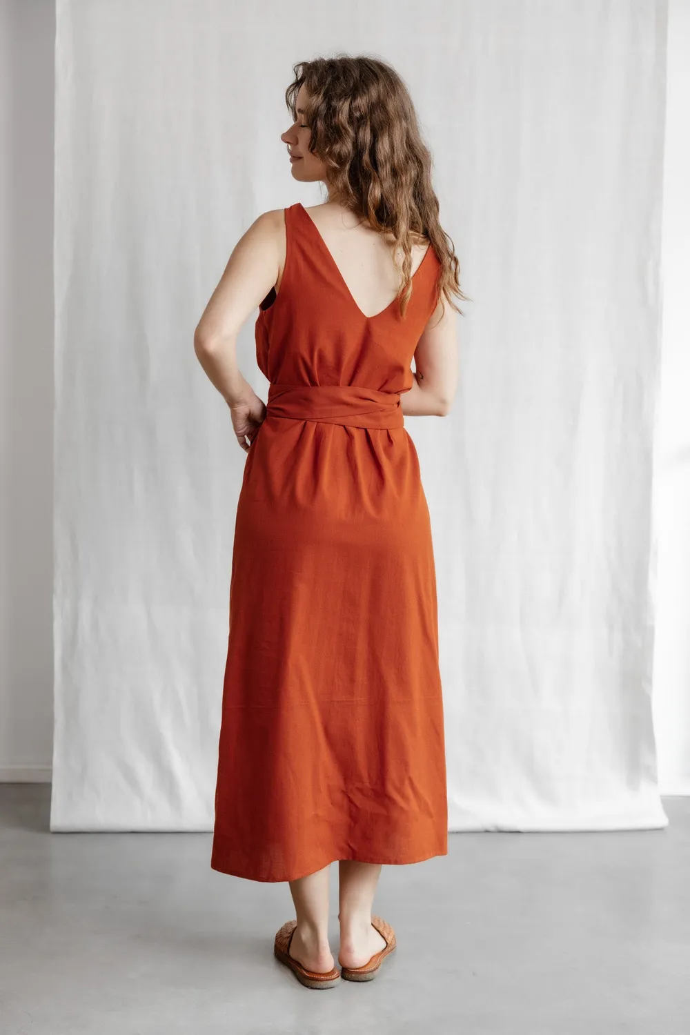 Jyoti Agnila abito midi cotone terracotta