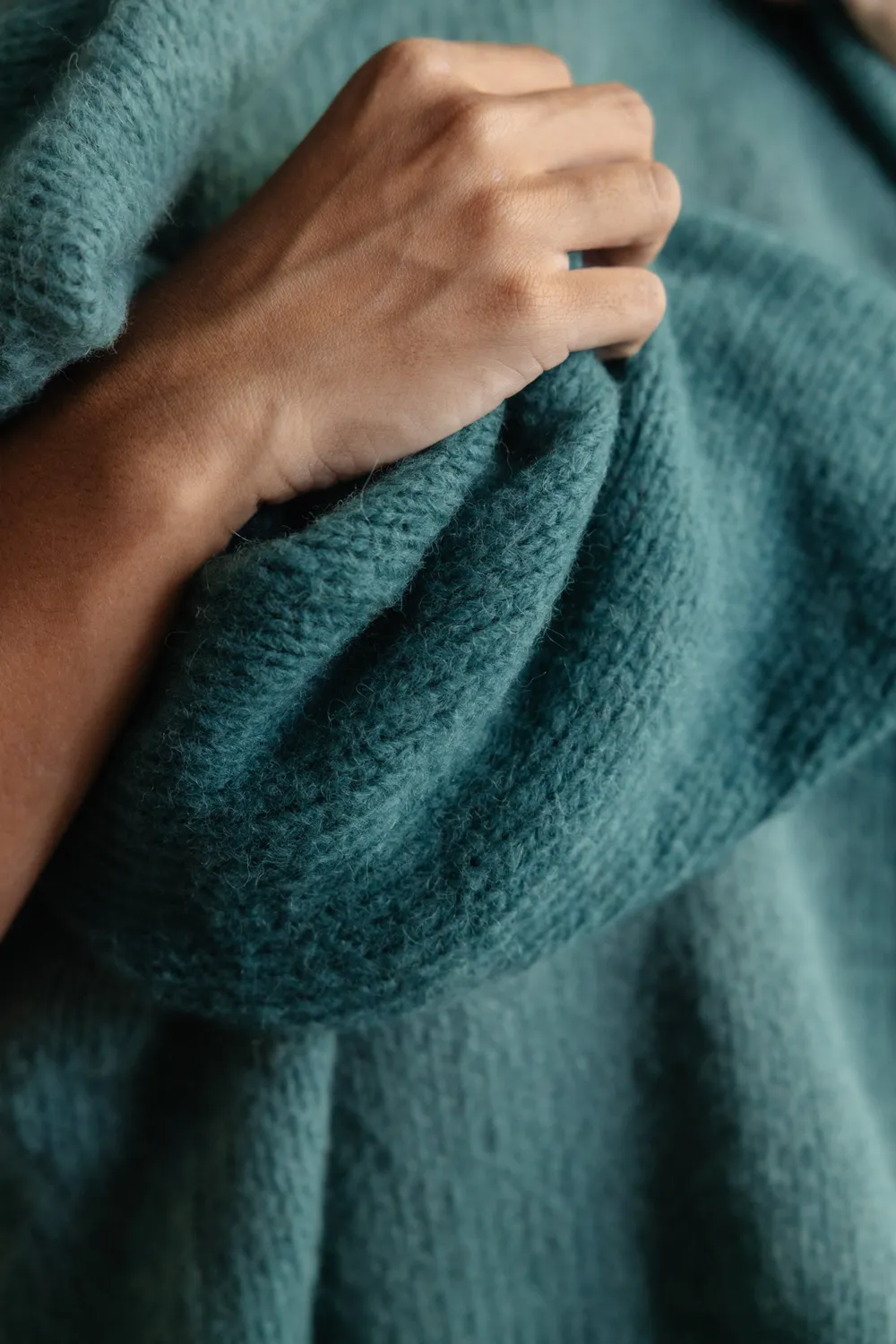 Jyoti Lupuna maglione baby alpaca oceano oversize