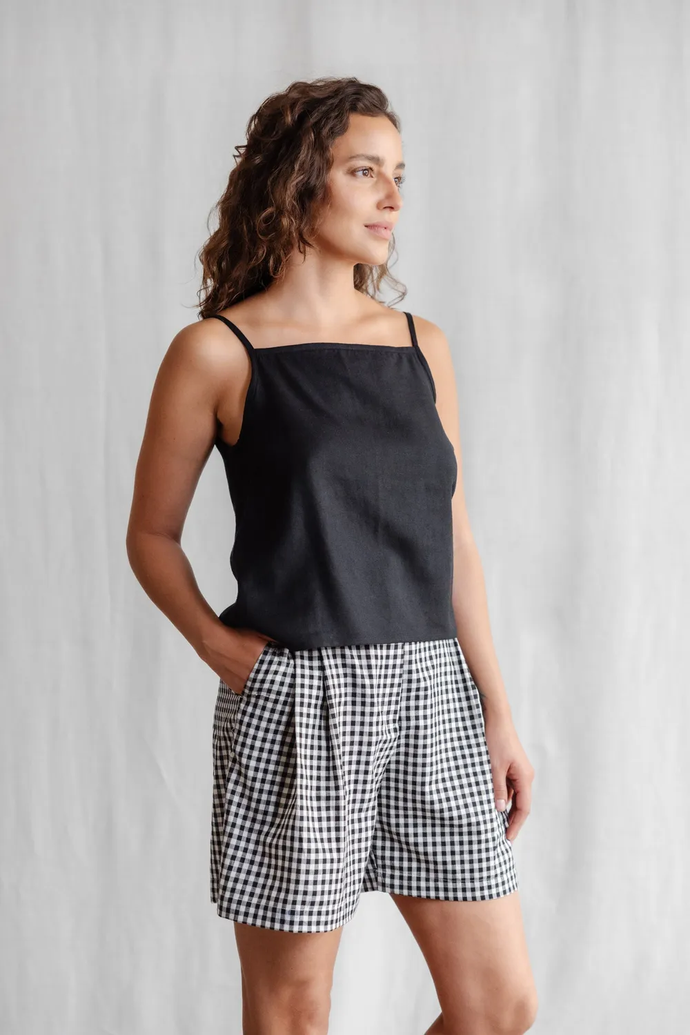 Jyoti Lilaa Black canotta canapa Tencel