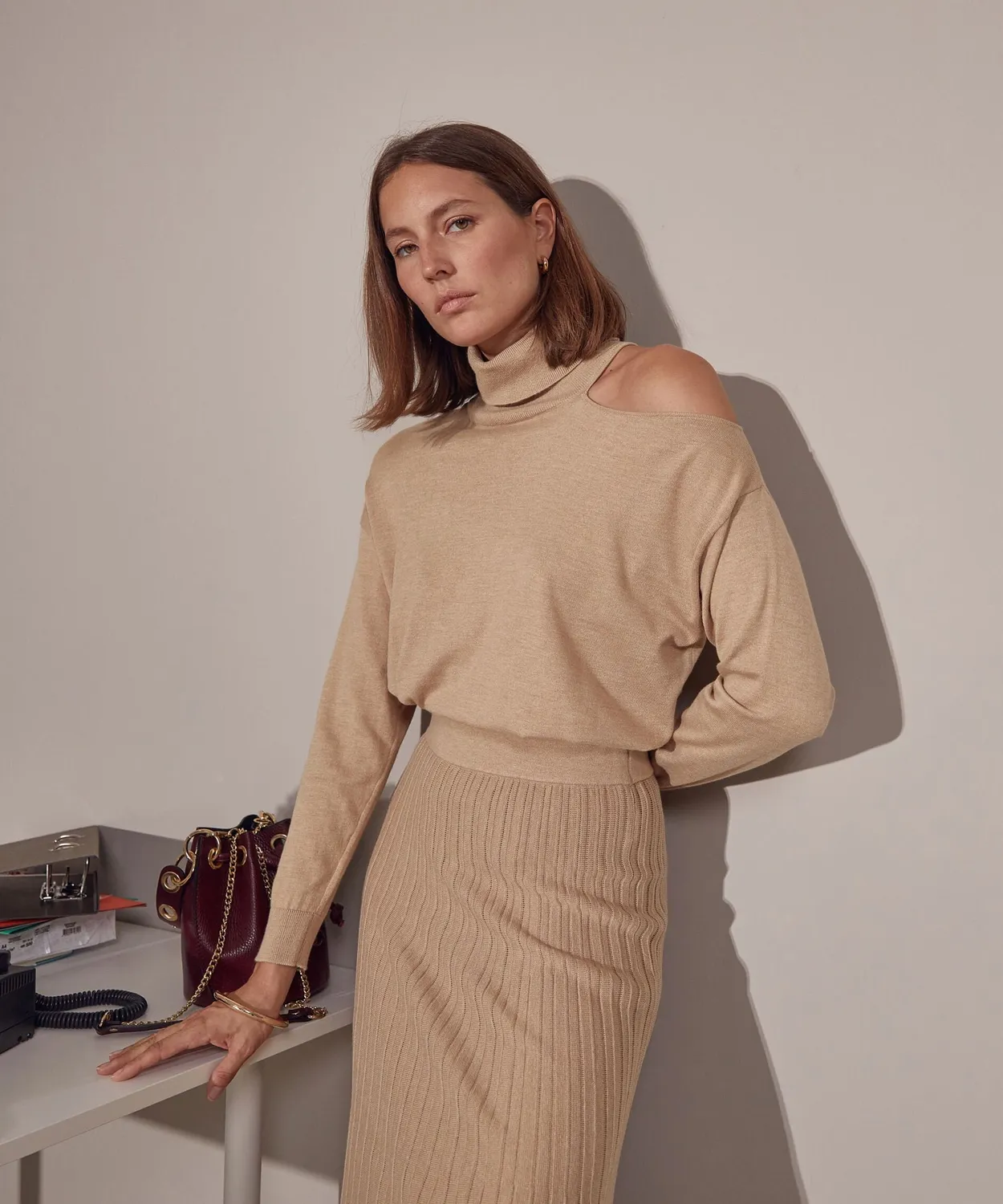 Rodier Maglione dolcevita spalla aperta marrone moka maglia fine