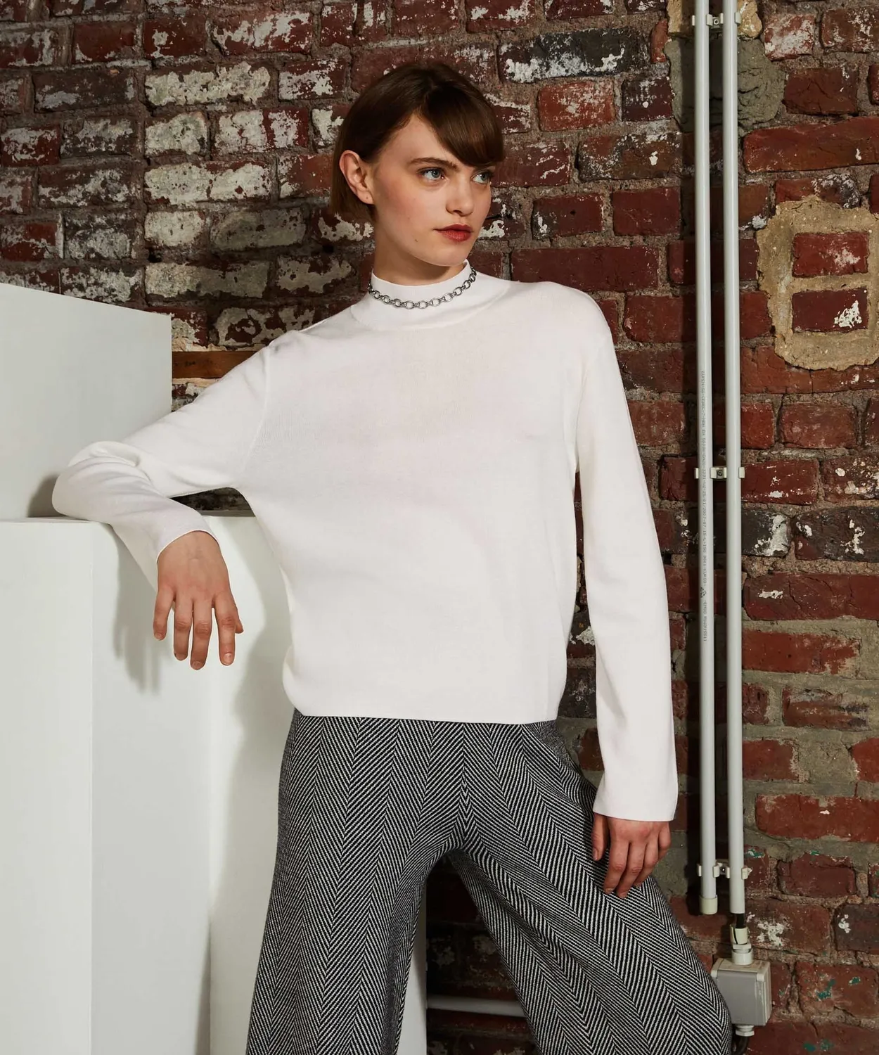 Rodier Maglia collo alto bianco ecru costine minimal