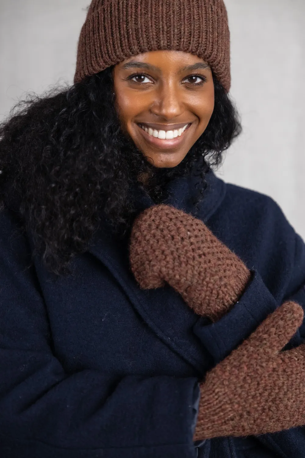 Jyoti Casma muffole baby alpaca cioccolato fodera