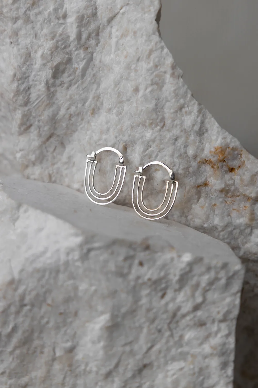 Jyoti Phansi Silver orecchini arcobaleno argento