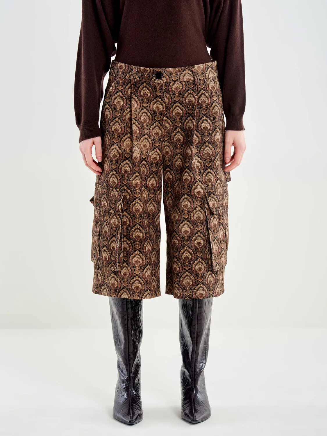 Vicolo Bermuda fantasia jacquard neri con tasconi laterali