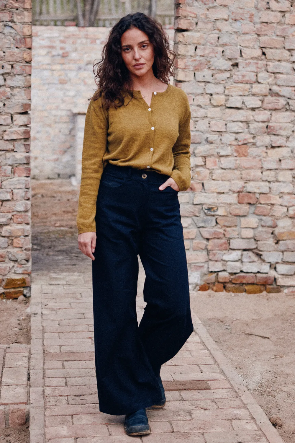 Jyoti Tarani pantaloni donna cotone bio neri gamba larga