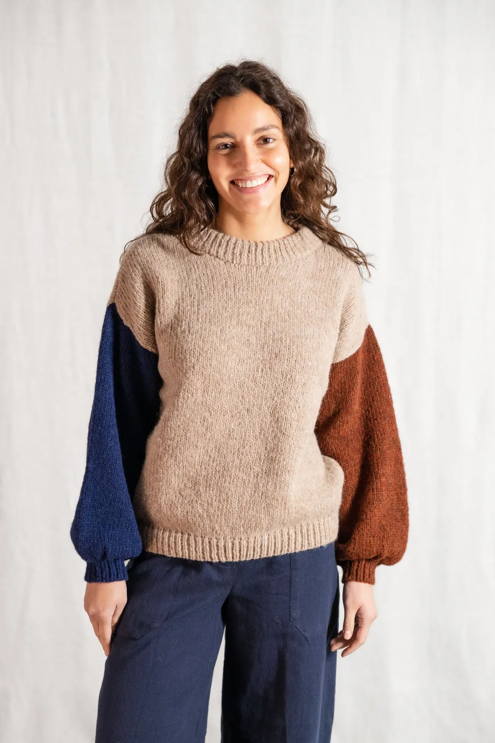 Jyoti Lupuna maglione sabbia baby alpaca oversize
